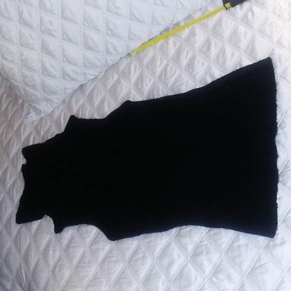 Soft Cashmere Pullover Turtleneck Sweater Sleeveless Sweater in Black, Sz: M. - Picture 3 of 9
